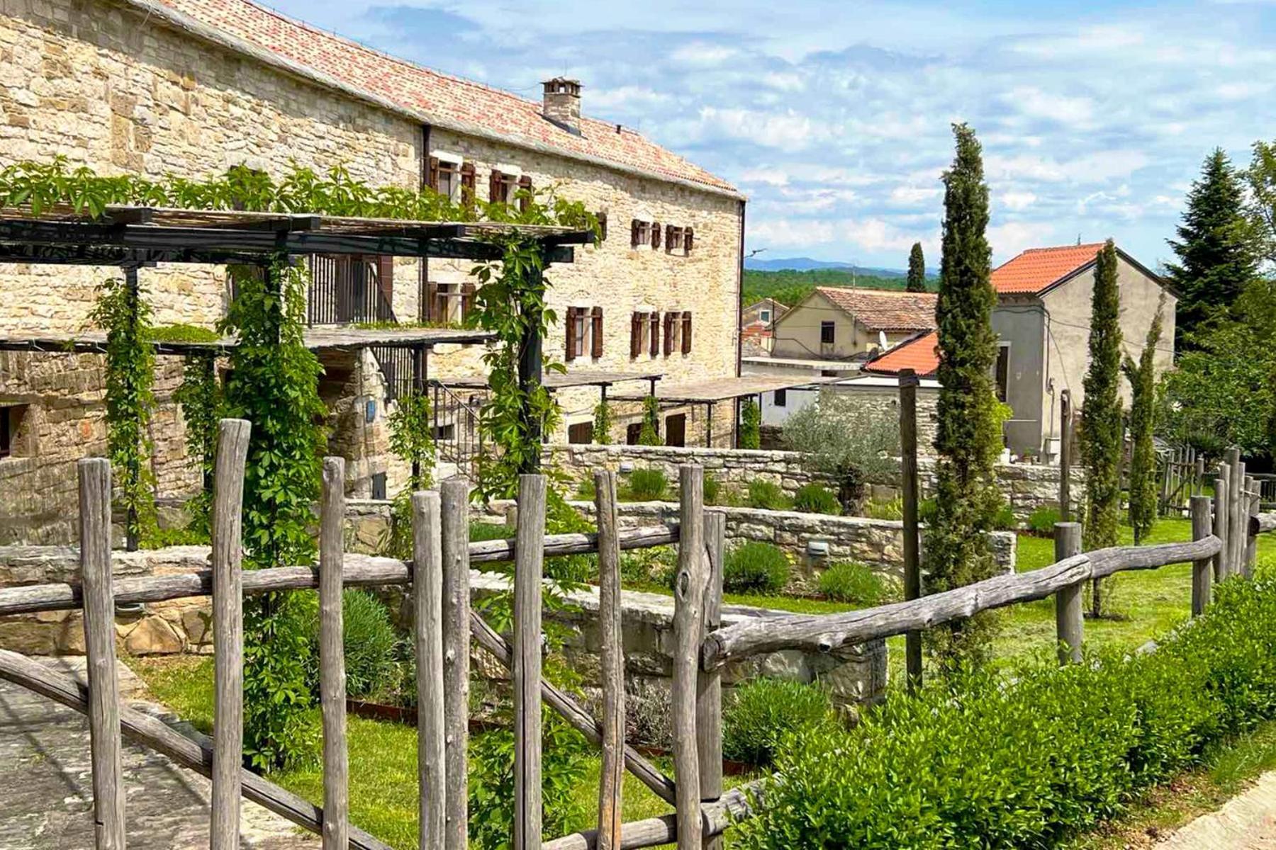 Villas Martincici With Large Pool Grožnjan Exteriér fotografie